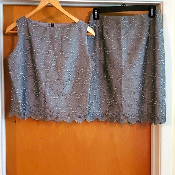 Canadian made Studio Jax Skirt Set - Picture 4 of 6